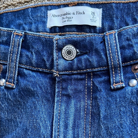 Abercrombie Women's Blue Jeans with Detailing - Picture 5 of 7